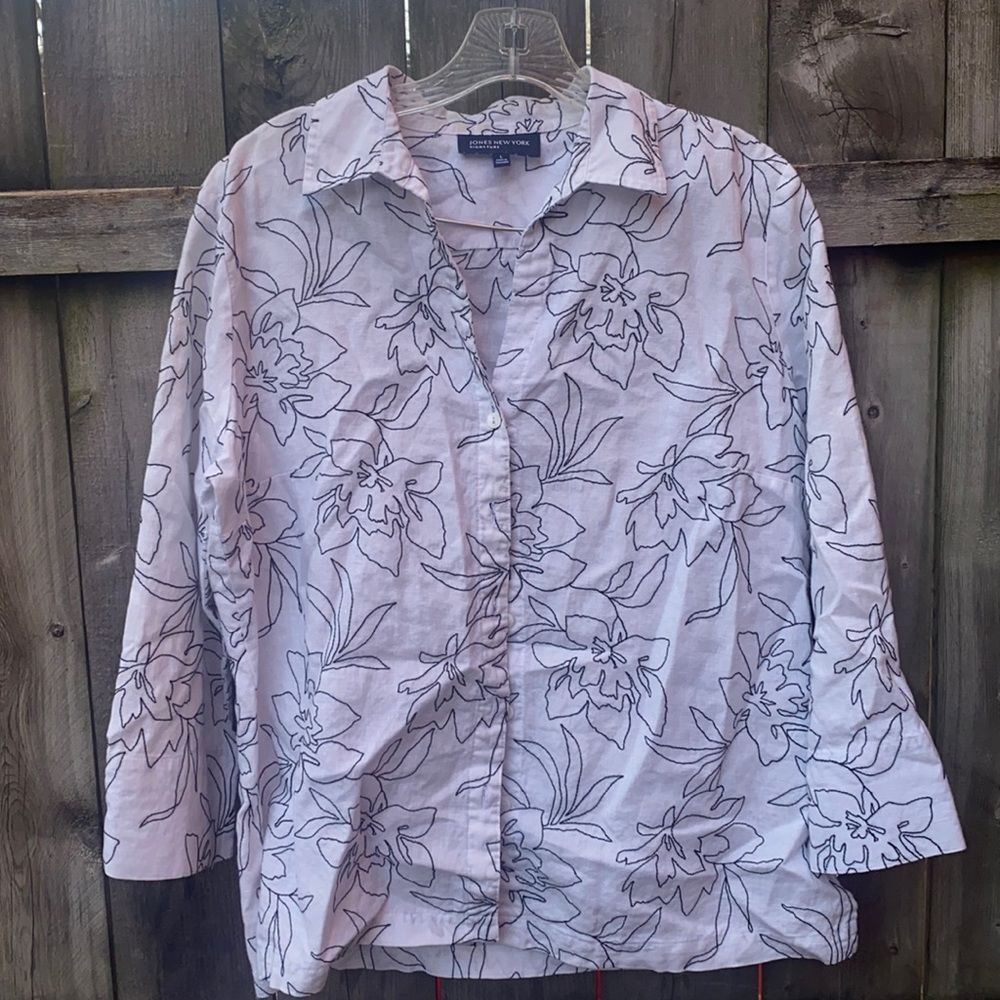 Jones New York Floral button Down Shirt sz. L